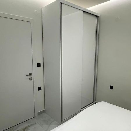 Luxury Apartment Next To Agias Sofias Tesalonika Bagian luar foto